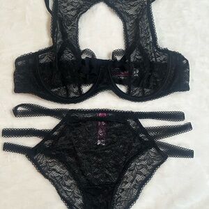 NWOT Elegant Black Lace Lingerie Set